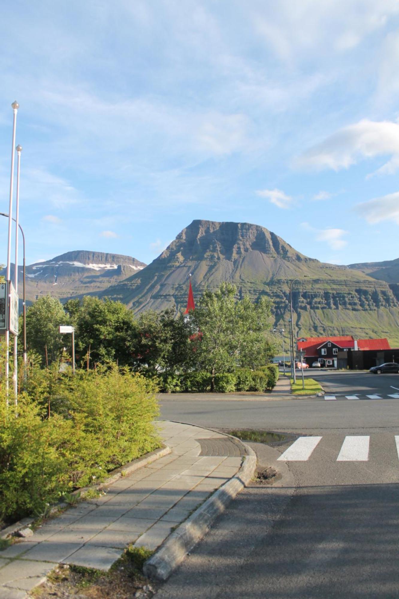 Taergesen Guesthouse Reydarfjordur Zewnętrze zdjęcie